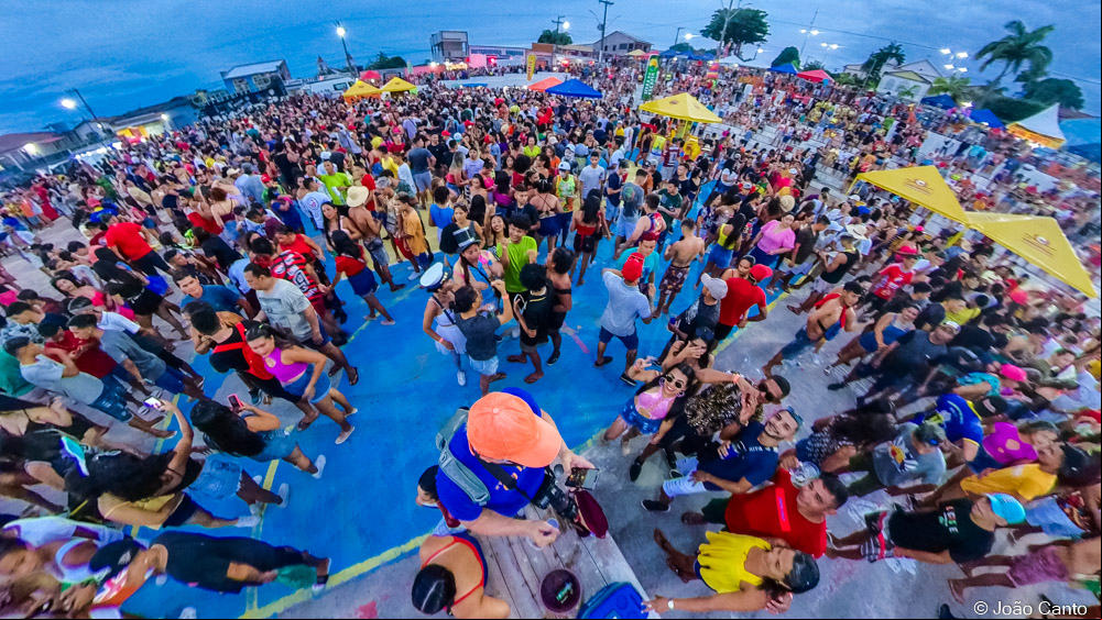 PRÉ CARNAPAUXIS 2023: Domingo foi a vez dos Blocos Xupa Osso e Vai ou Raxa